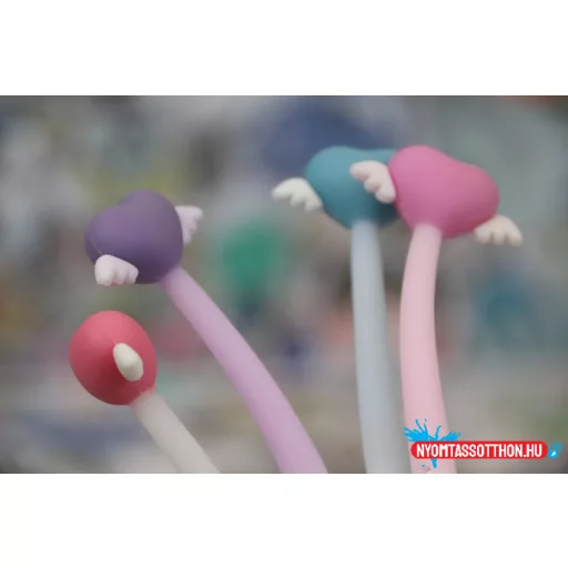 Bumszli szivecskés fekete zselés toll, 0.5mm