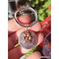 „Adopt Don’t Shop” Fém Kulcstartó Mancs Motívummal